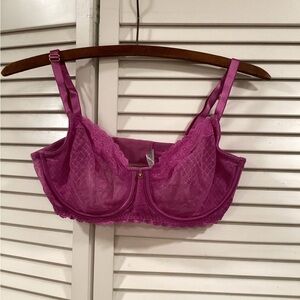 Elegant Lace Underwire Bra in Purple